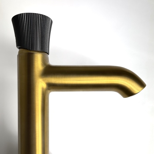 Смеситель для раковины PAINI Domus 18PJ205PZ без донного клапана, брашированное золото PVD (PJ) Смеситель для раковины PAINI Domus 18PJ205PZ без донного клапана, брашированное золото PVD (PJ)