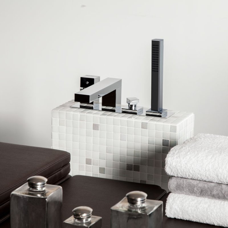 Смеситель встраиваемый в борт ванны KUATRO 473202S