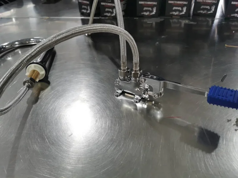 Педальный кран с поворотным изливом SAWY PKS 21K