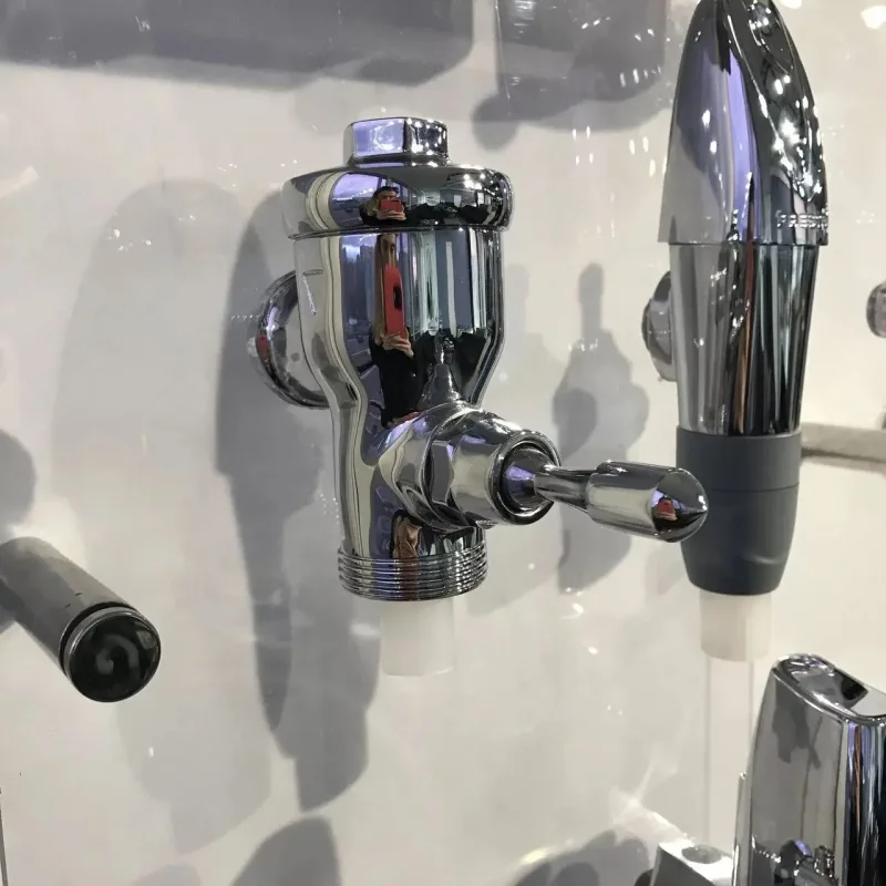 Порционно нажимной кран смыва для унитаза и писсуара Presto Eyrem 12011