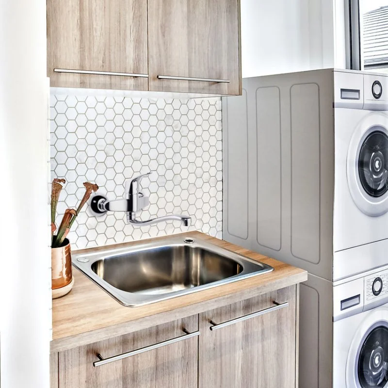 Смеситель для кухни однорычажный с поворотным изливом наружнего монтажа YPSILON PLUS 640702CC