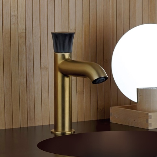 Смеситель для раковины PAINI Domus 18PJ205PZ без донного клапана, брашированное золото PVD (PJ) Смеситель для раковины PAINI Domus 18PJ205PZ без донного клапана, брашированное золото PVD (PJ)