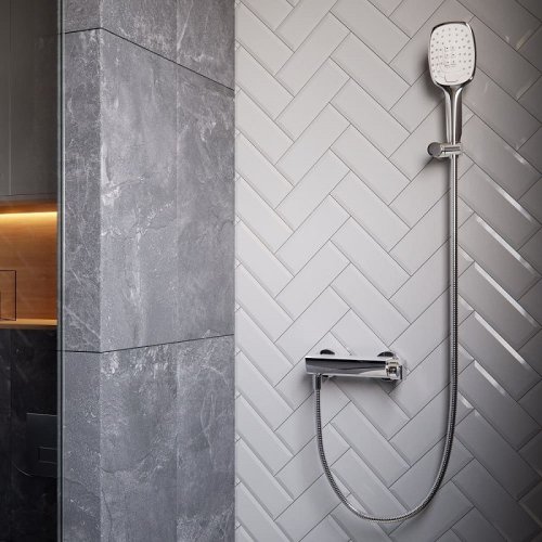 Смеситель для душа наружнего монтажа с душевым комплектом URBAN CHIC 210801K3