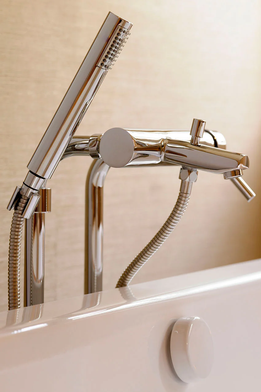 Напольный термостатический смеситель с ручным душем DRAKO 3335S