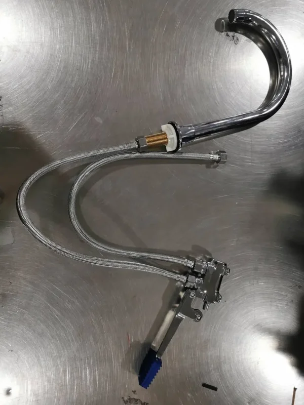 Педальный кран с поворотным изливом SAWY PKS 21K