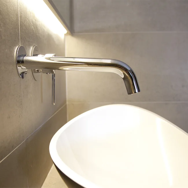 Встраиваемый однорычажный смеситель для раковины на раздельных пластинах с длинным изливом 240 мм DRAKO 332103