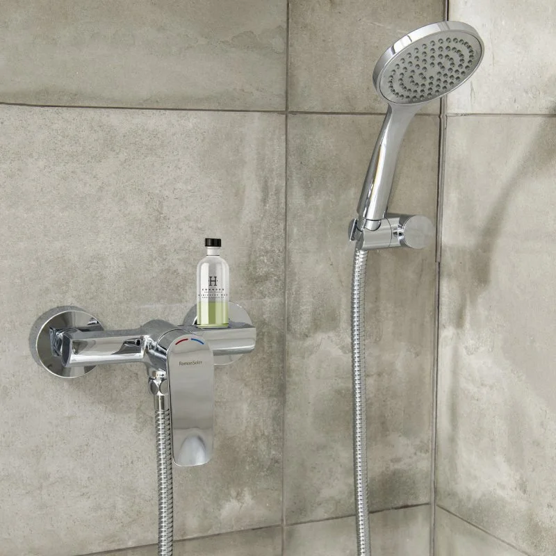 Смеситель для душа наружнего монтажа с душевым комплектом NEW FLY 570802T1