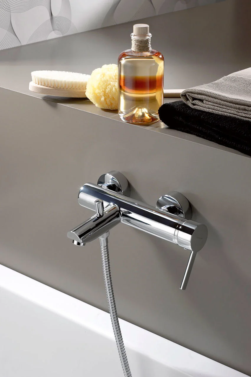 Смеситель для ванны наружнего монтажа однорычажный DRAKO 3305S