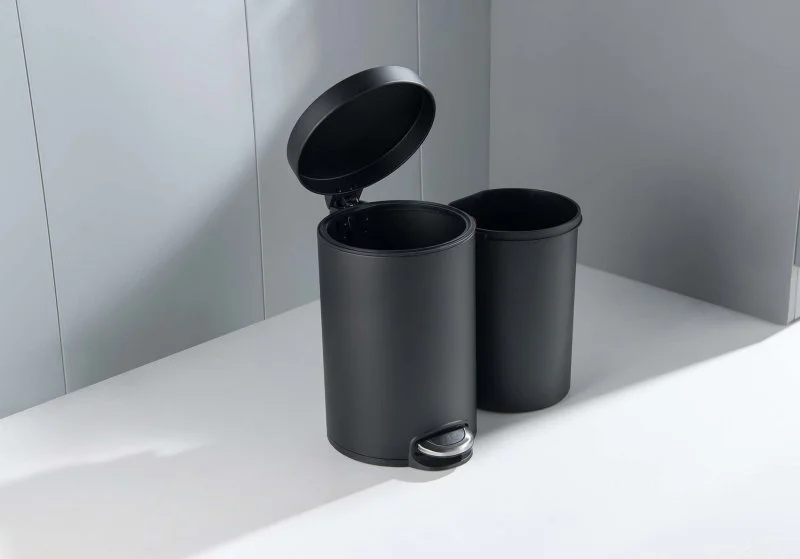 Корзина для мусора с педалью, 8л AQUATEK, матовый черный AQ4992MB