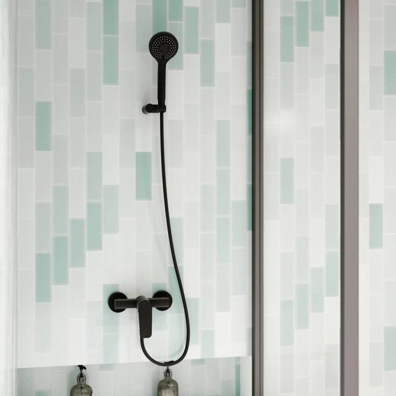 Смеситель для душа наружнего монтажа с душевым комплектом NEW FLY 570802BTNM Черный