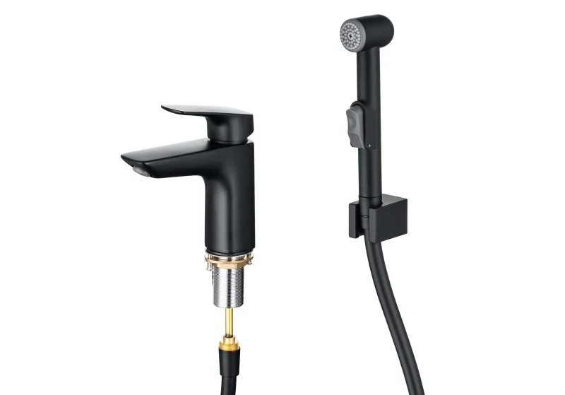Смеситель для раковины 97 с гигиеническим ручным душем AQUATEK, матовый черный AQ1012MB ВЕГА